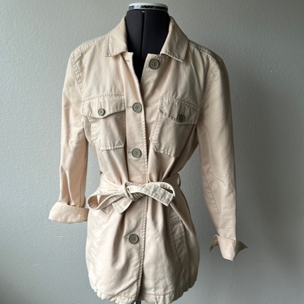 GAP jacket cream colored collared size large light denim button up waist tie